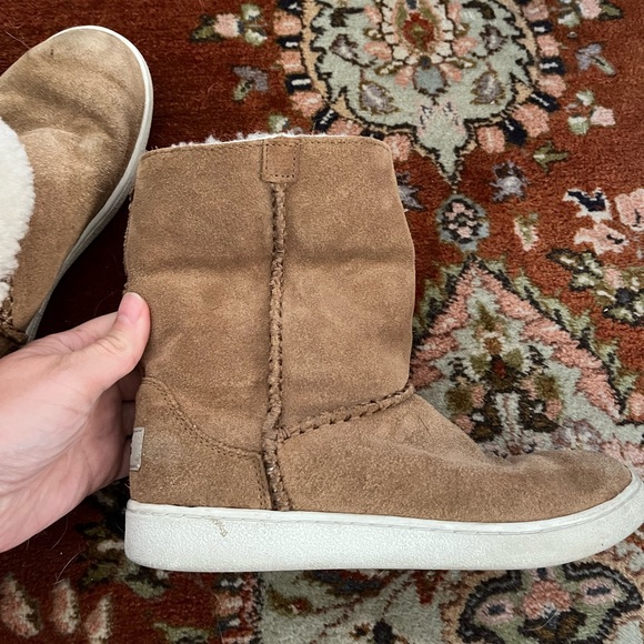 Fold over brown Ugg boots - Picture 6 of 9